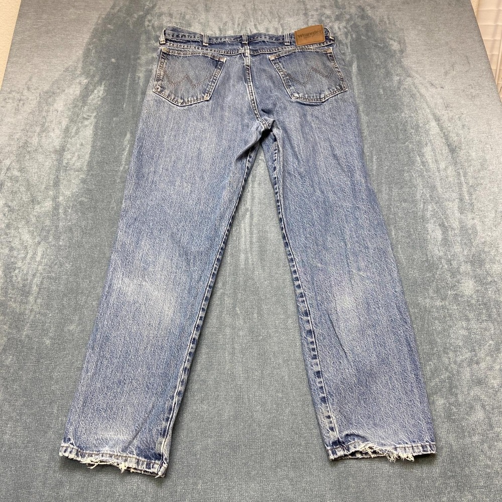 Wrangler Rugged Wear Jeans Mens 36x30 Blue Denim Relaxed Fit Straight Leg Cozy